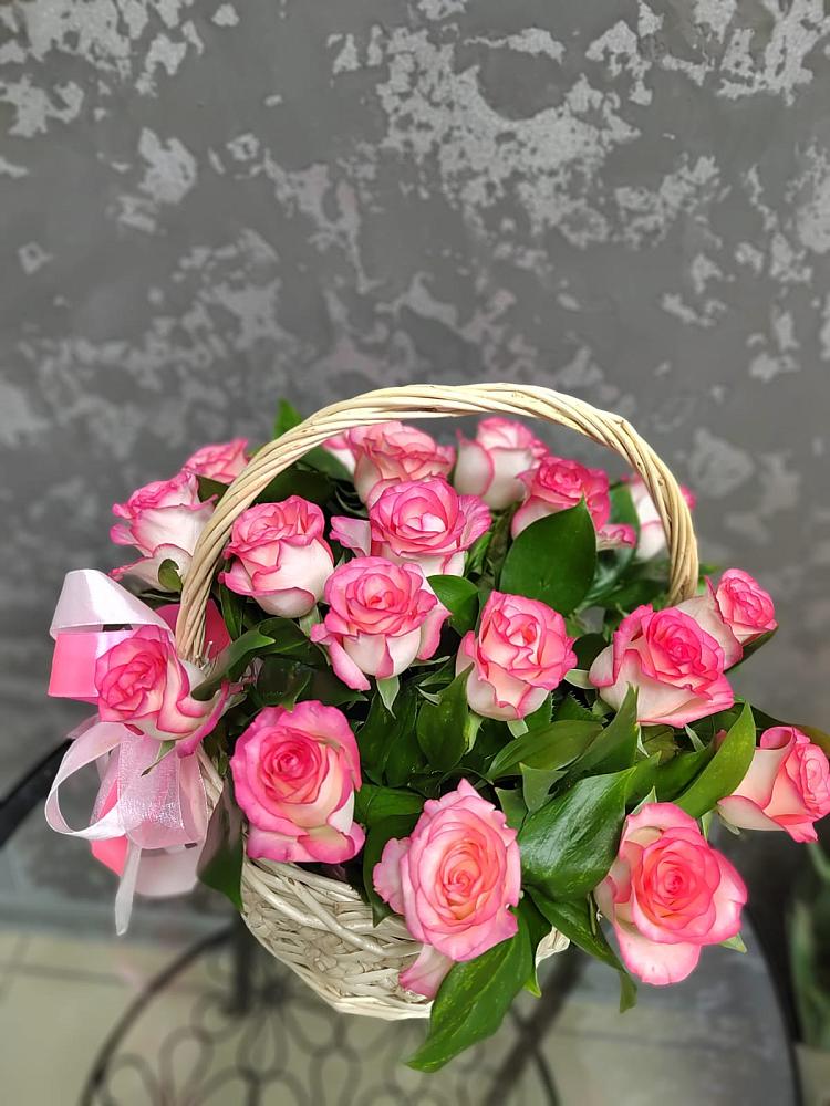 Цветочная композиция из Розы в корзине в Кильмези