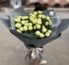 Букет Белые кустовые розы Солинеро в Кильмези