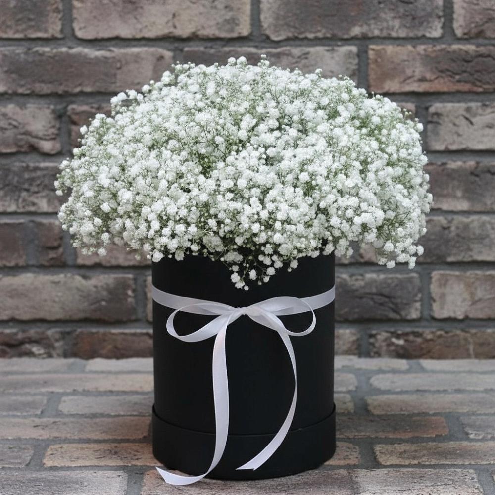 Цветочная композиция из Гипсофила в шляпной коробке в Кильмези