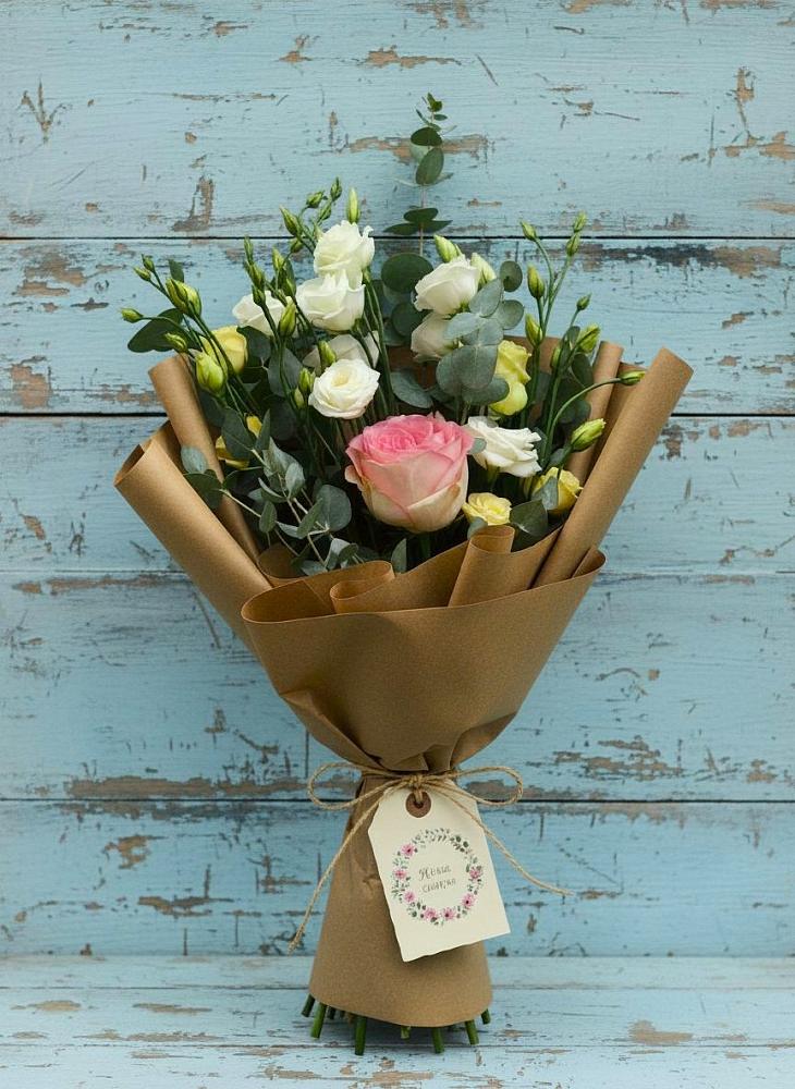 Букет цветов из: Розы и Лизиантусы в Кильмези