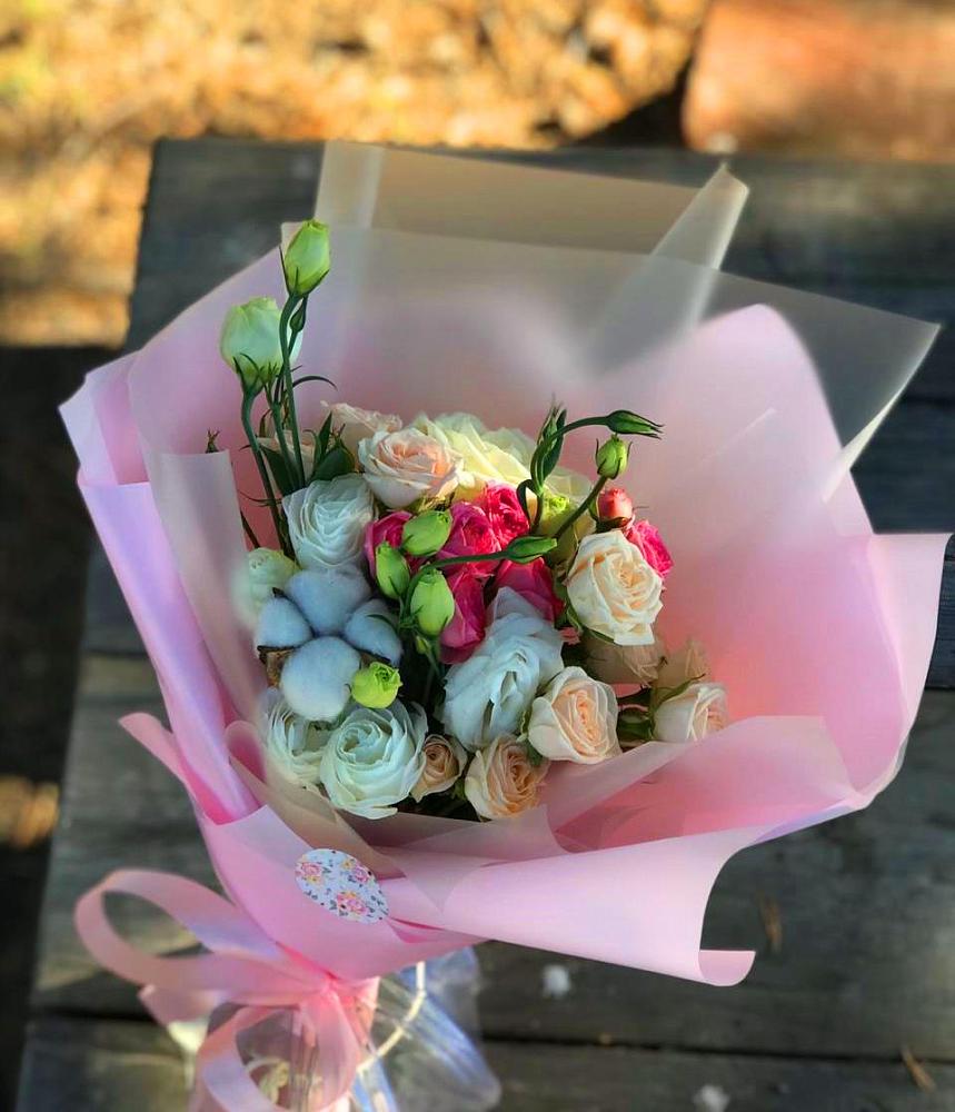 Букет цветов из: Розы и Лизиантусы в Кильмези