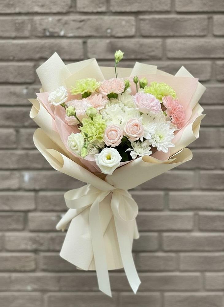 Букет цветов из: Гвоздики, Розы, Лизиантусы и Хризантемы в Кильмези