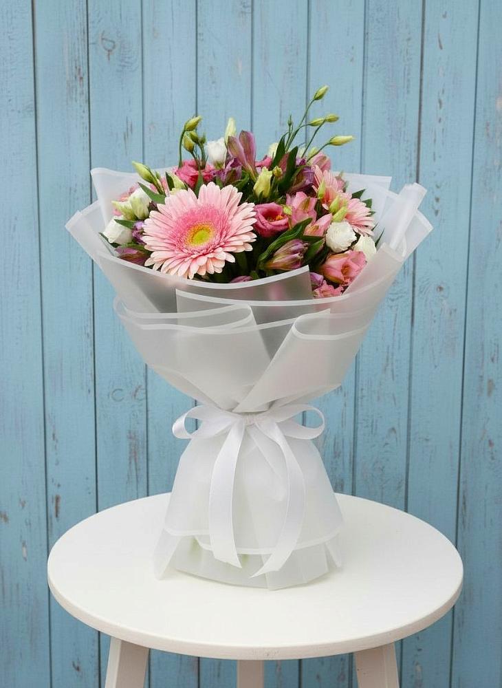 Букет цветов из: Герберы, Альстромерии и Лизиантусы в Кильмези