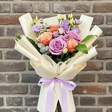 Букет цветов из:  Лизиантусы и Розы в Кильмези