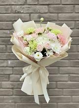 Букет цветов из:  Гвоздики, Розы, Лизиантусы и Хризантемы в Кильмези