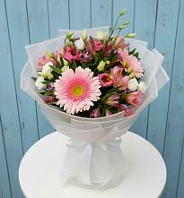 Букет цветов из:  Герберы, Альстромерии и Лизиантусы в Кильмези