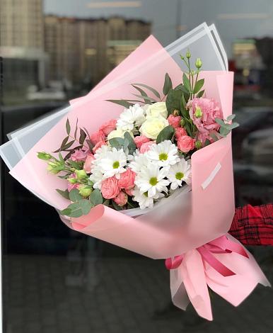 Букет цветов из: Розы, Лизиантусы и Хризантемы в Кильмези