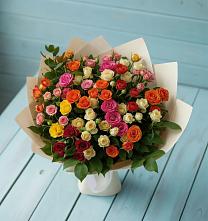 Букет Микс из разноцветных кустовых роз в Кильмези